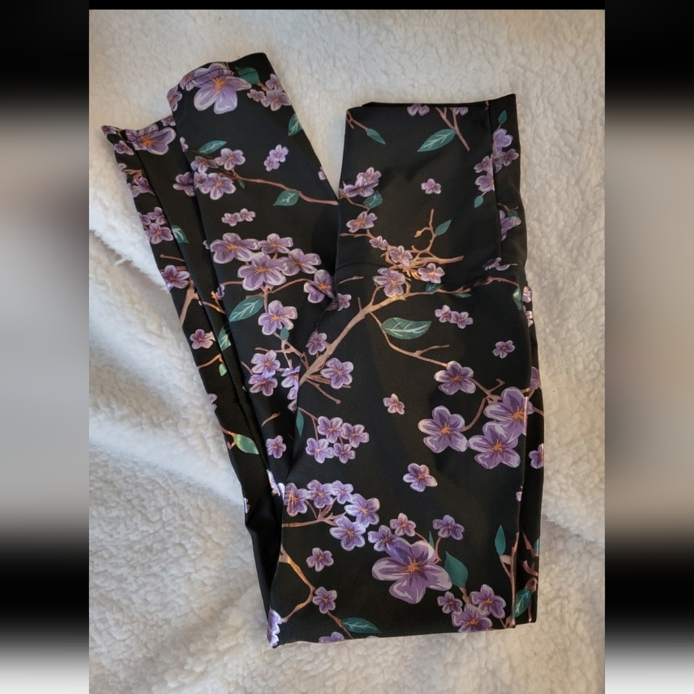 Emily Hsu Leggings View 3